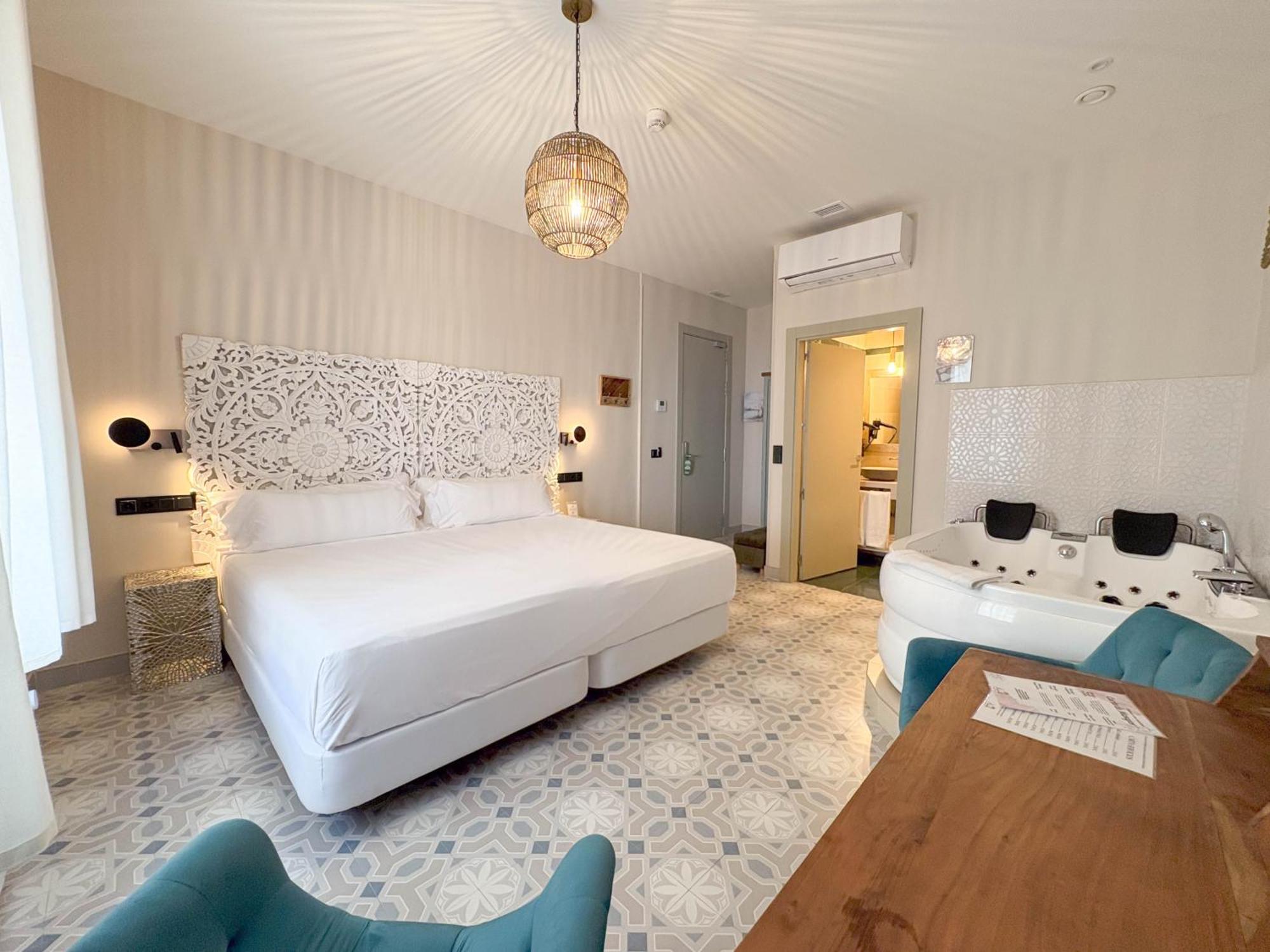 Akla Hotel 巴达霍斯 外观 照片